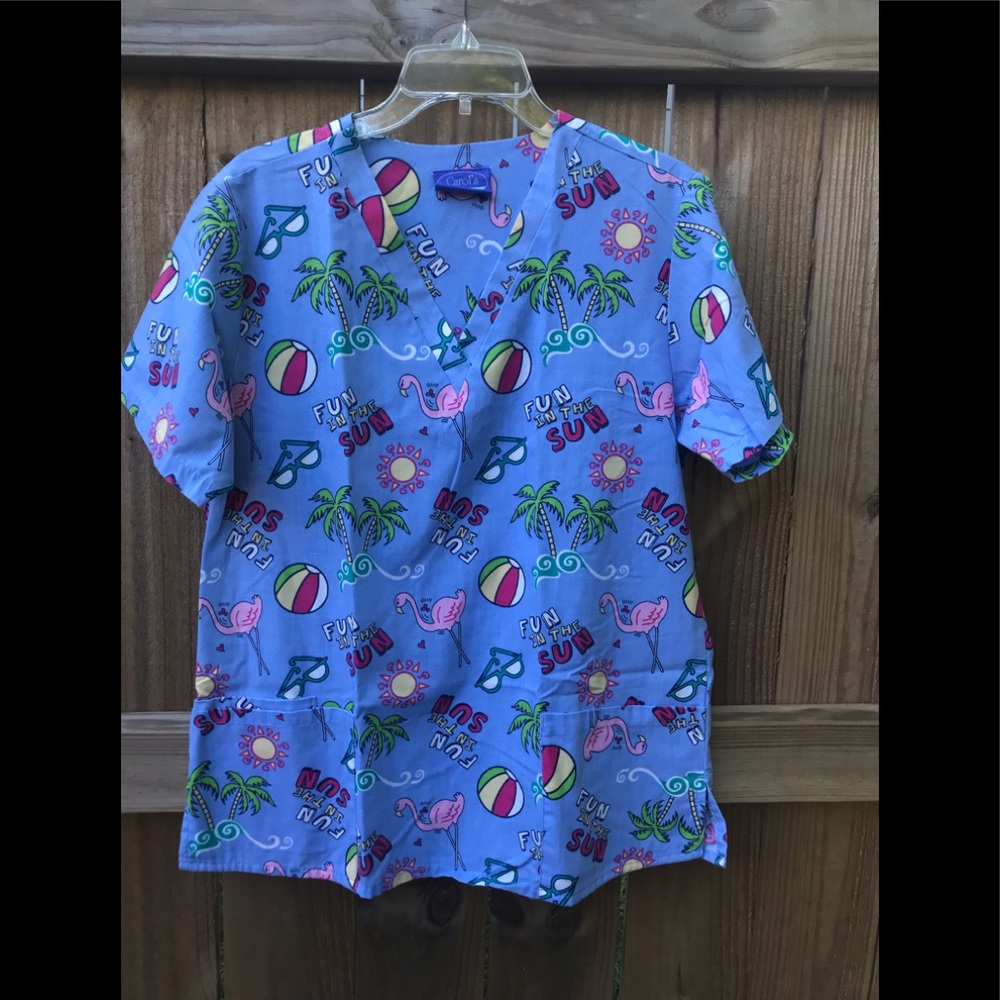 Caroll’s M scrub short sleeve Top coastal theme w Flamingos & beach balls